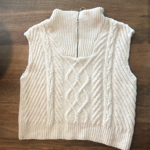 Sleeveless knit vest, short turtleneck with zipper - Picture 8 of 10